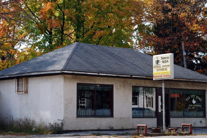 Tea Pot Dome Grill & Grocery - Street View (newer photo)